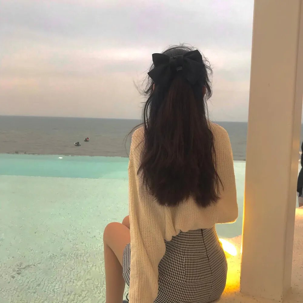 奔现当天,室友阻止我和网恋对象见面